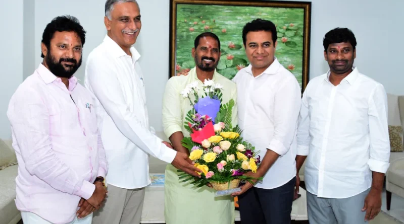 bjp leader kaushik hari joins brs