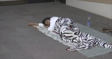 dcw chief swati maliwal sleeps in the premises of a hospital
