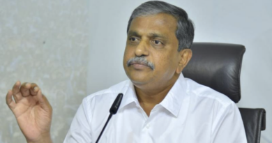 sajjala ramakrishna reddy says purandeshwari acting like tdp agent