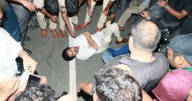 pawan kalyan lies on road to protest