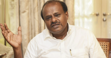 kumaraswamy demands disqualification of all all 135 congress mlas