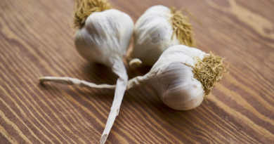 side effects of eating raw garlic