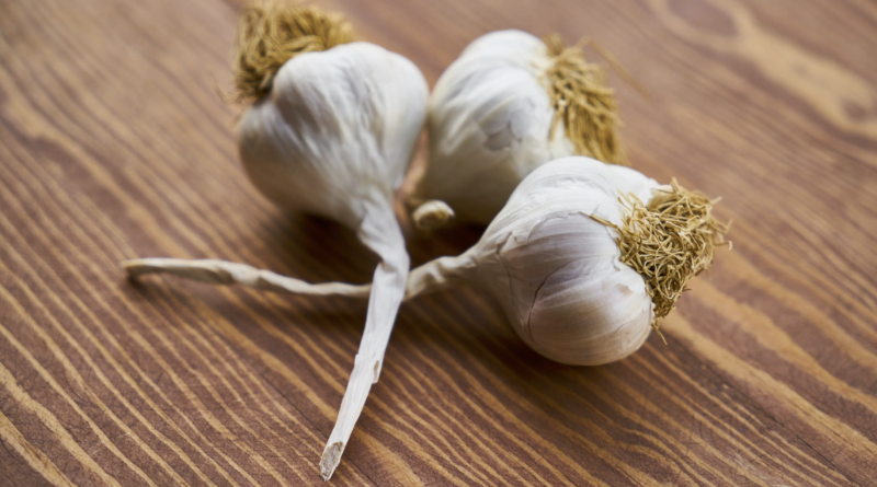 side effects of eating raw garlic