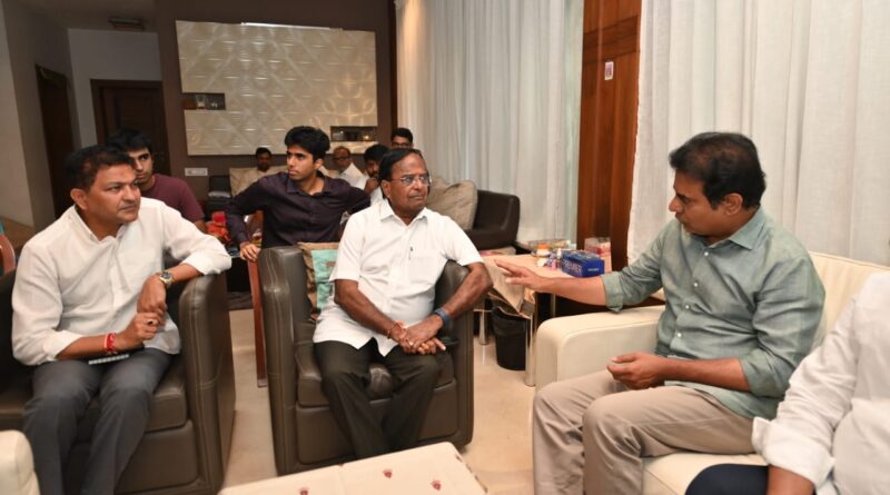 ktr meets ponnala lakshmaiah