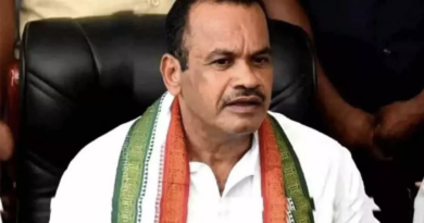 komatireddy venkat reddy slams kcr and ktr