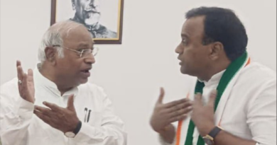 komatireddy rajagopal reddy and kharge engage in a conversation