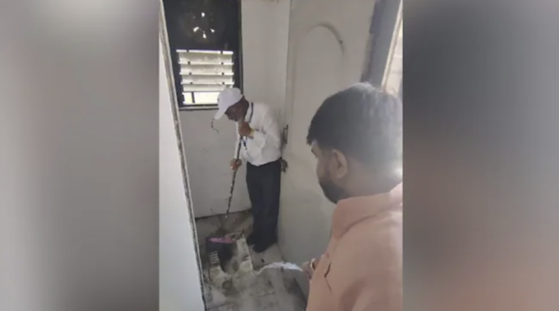 minister makes nanded hospital dean clean toilet