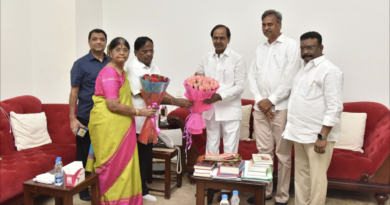 ponnala lakshmaiah joins brs during kcr jangaon meeting