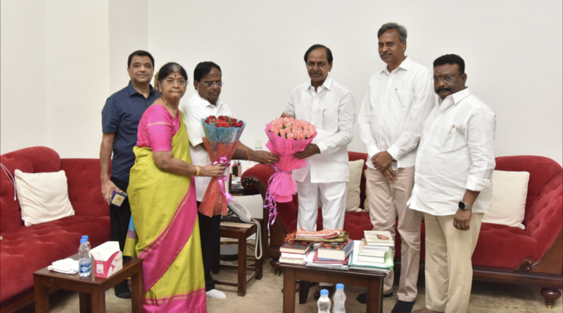 ponnala lakshmaiah joins brs during kcr jangaon meeting