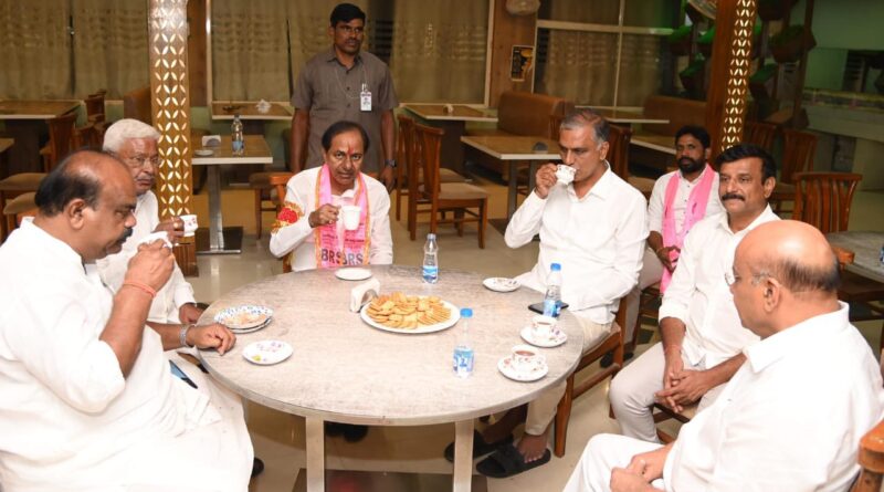 telangana cm kcr enjoys tea near a dhaba in siddipet