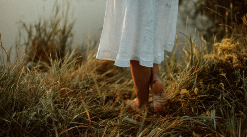 know the benefits of walking on grass barefoot