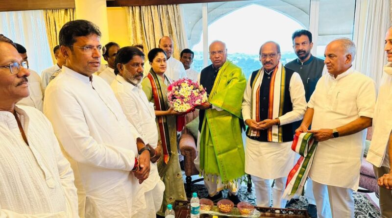 finally vijayashanthi joined congress