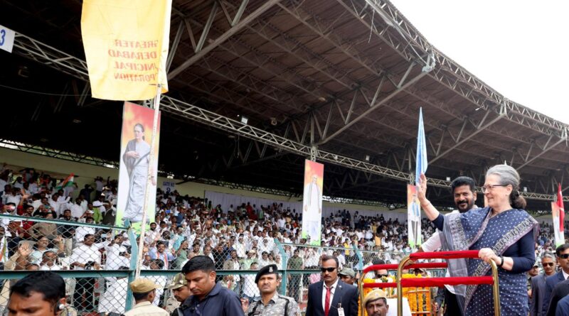 why revanth reddy and sonia gandhi arrived together to the swearing ceremony