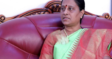 minister minister had a bitter experience on her way back after participating in Komuravelli Mallanna Kalyanam