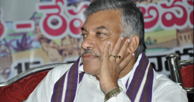 yarlagadda lakshmi prasad sensational comments on chandrababu naidu