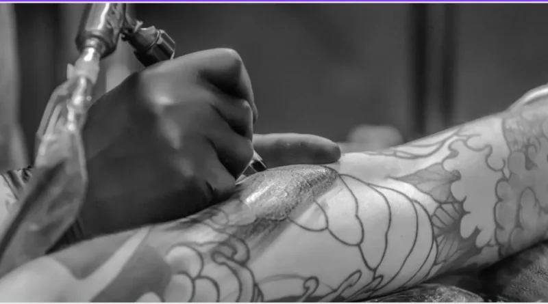 in a viral news a tattoo artist draws penis on woman's hand