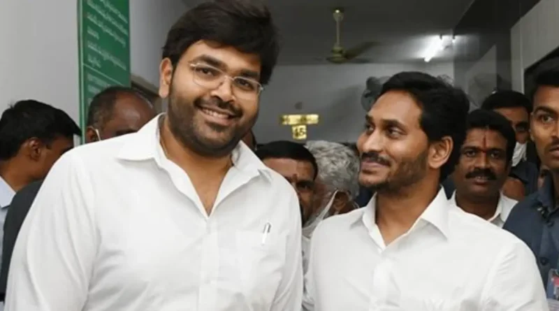 ysrcp kuppam candidate bharat creates ruckus at polling booth