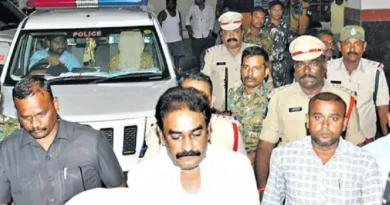 Pinnelli Ramakrishna Reddy punches a tdp supporter during his arrest