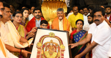 chandrababu naidu visits tirumala with family