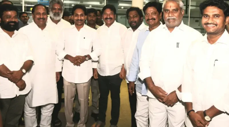 jagan speaks to ysrcp leaders about bouncing back again