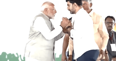 narendra modi stops nara lokesh from touching his feet