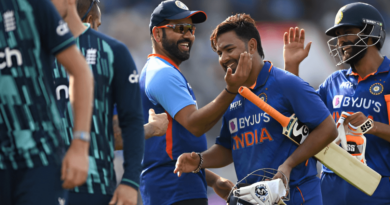 rishabh pant almost injured hardik pandya during IND vs AUS match