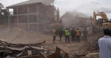 nigerian school collapses killing 22 students