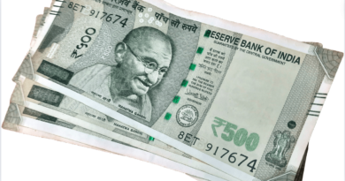 why mahatma gandhi keeps laughing on our currency