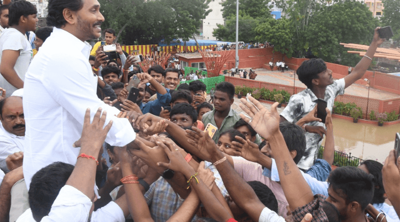 Jagan Mohan Reddy donates 1 crore to vijayawada flood victims