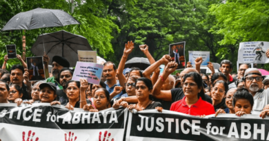 a man flashed at a woman who was protesting against Kolkata Doctor Rape