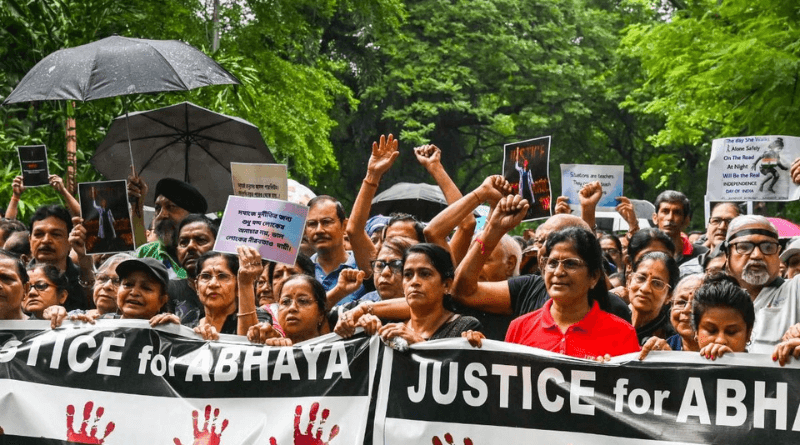 a man flashed at a woman who was protesting against Kolkata Doctor Rape