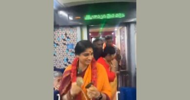 bjp Madhavi Latha travels in vande bharat from hyderabad to tirupathi