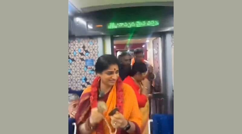 bjp Madhavi Latha travels in vande bharat from hyderabad to tirupathi