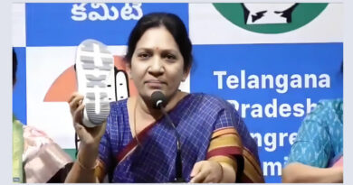 congress woman leaders slams padi kaushik reddy