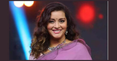 renu desai shocking comments on bharateeyudu 2