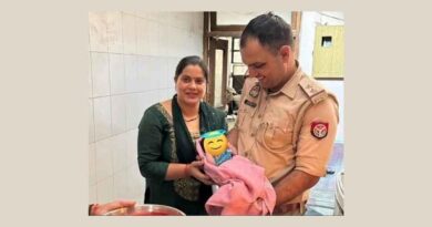 police adopts a baby found in bushes