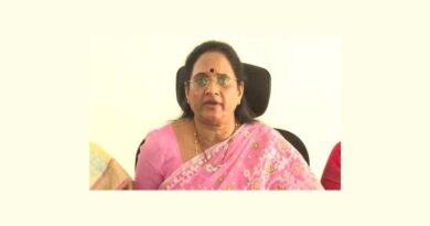 vasireddy padma resigned to ycp