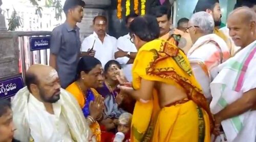 vemulawada officials halt naivedyam for konda surekha